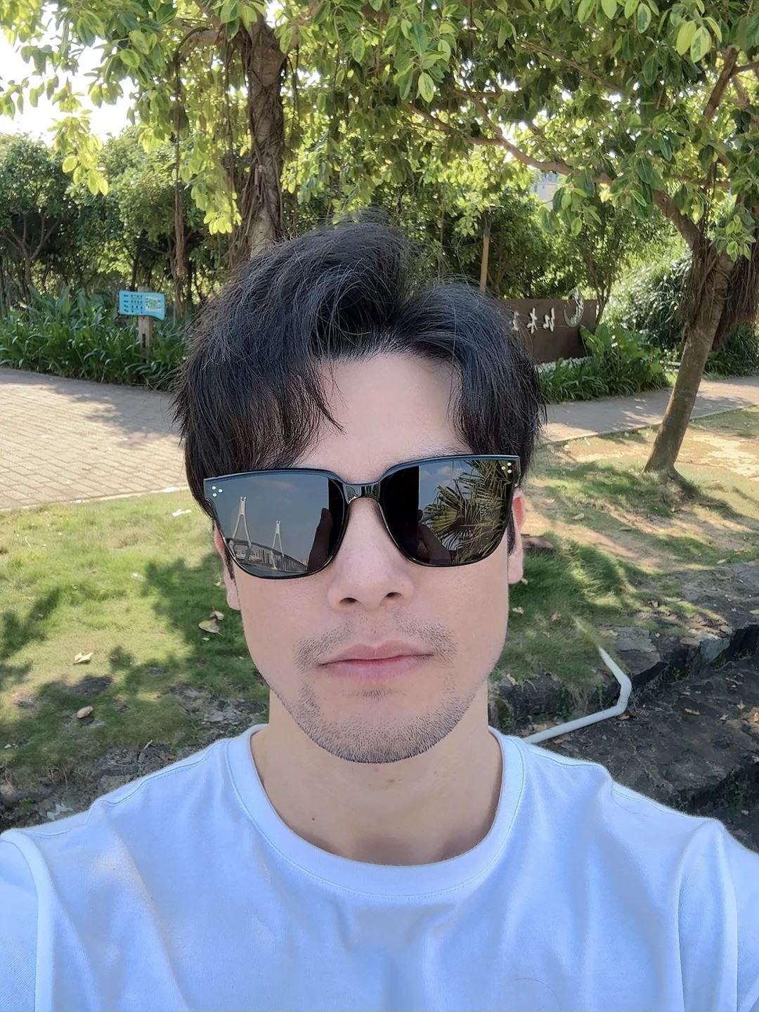 李